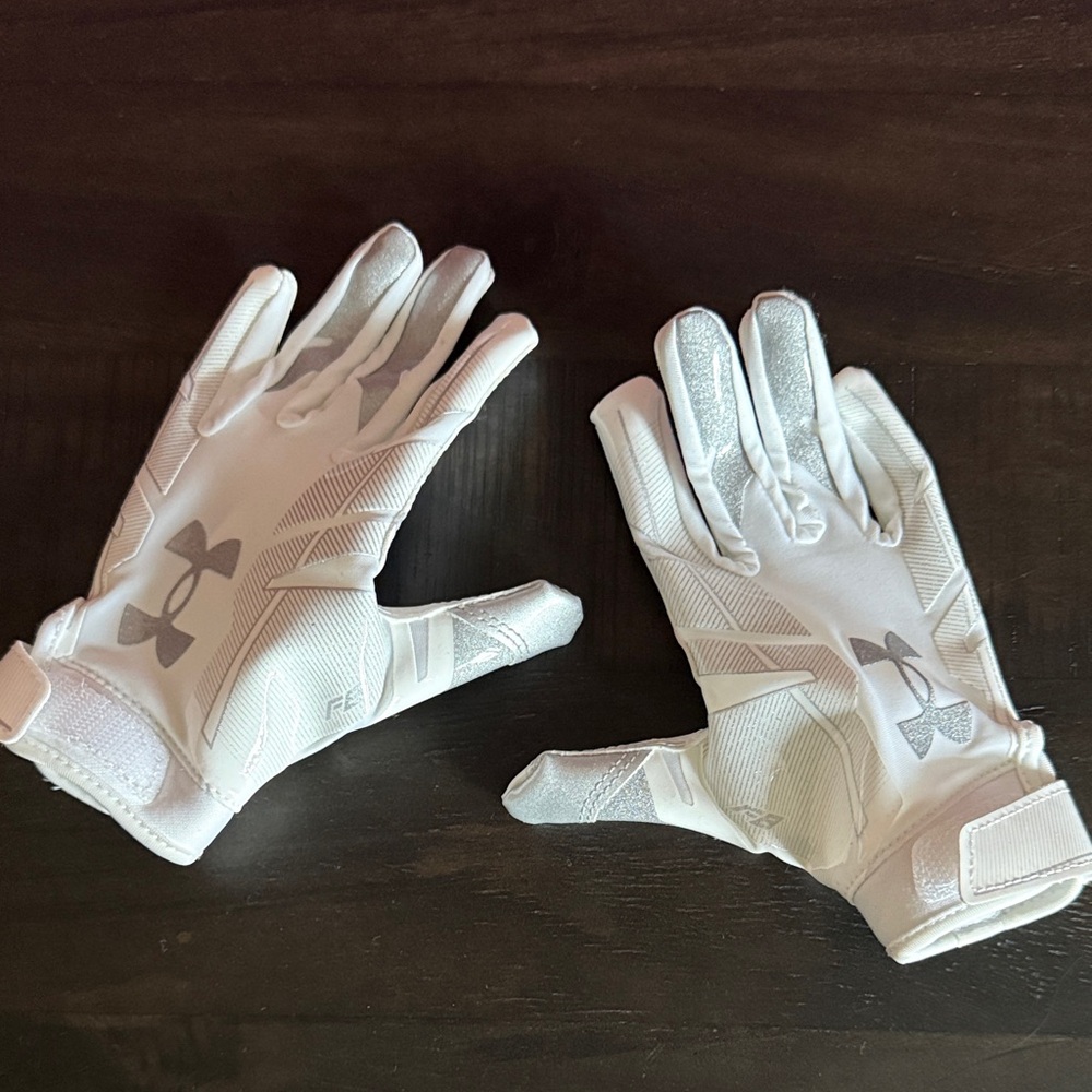 Under Armour youth small white football Gloves with Silver Highlights